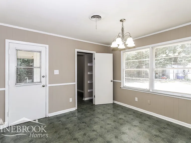 1920 Preston Dr — Photo 9