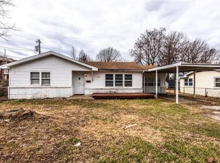 1102 N Pleasant St, Springdale, AR 72764