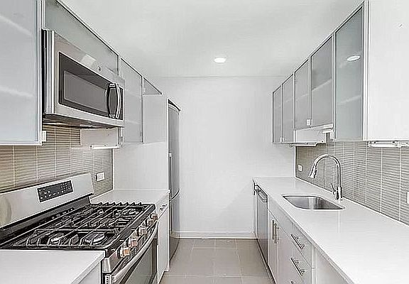 4th image of 222 E 111th St APT 2D