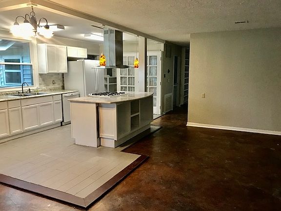 3rd image of 3475 Brentwood Dr