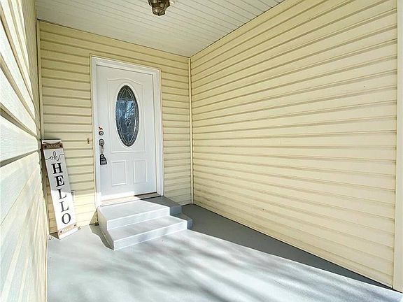 3rd image of 103 Heather Ct