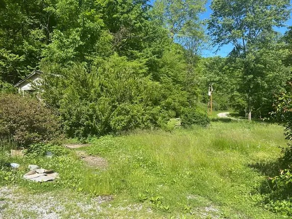 212 Asher Branch Rd, Hyden, KY 41749