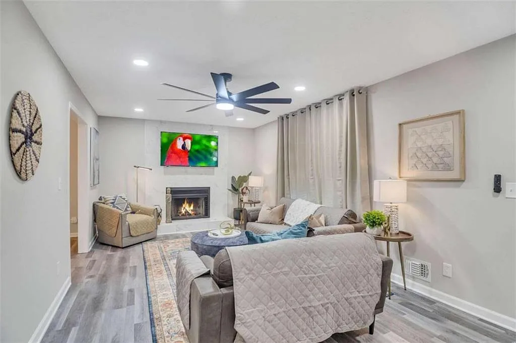 4 bed, 2.0 bath, 1800 sqft, $5,250 — Photo 3