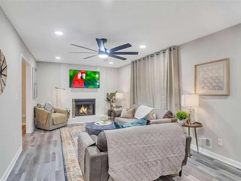 6340 McCollum Ln — Photo 3