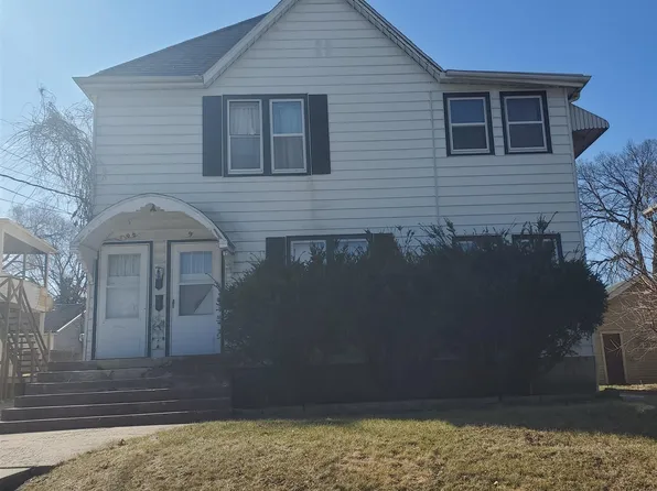 9 E Jefferson St, Freeport, IL 61032