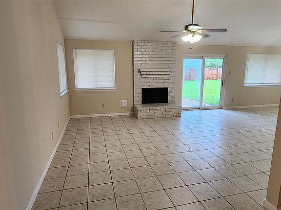 4th image of 15215 Ensenada Dr