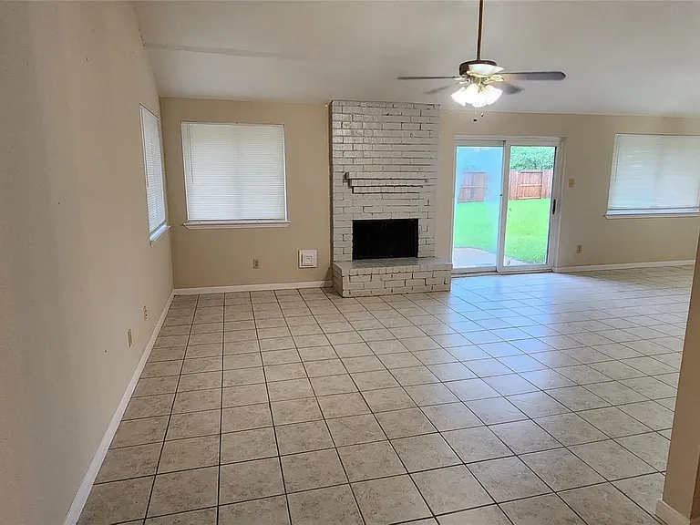15215 Ensenada Dr — Photo 4