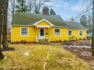 9 Woodridge Rd, Delmar, NY 12054