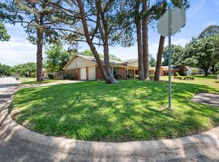 815 Vail Dr, Arlington, TX 76012