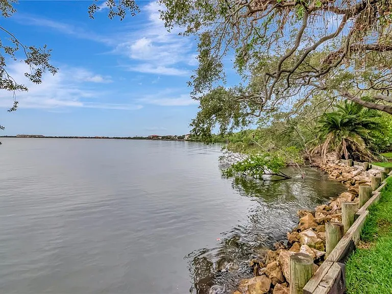 6220 Bayshore Blvd — Photo 40