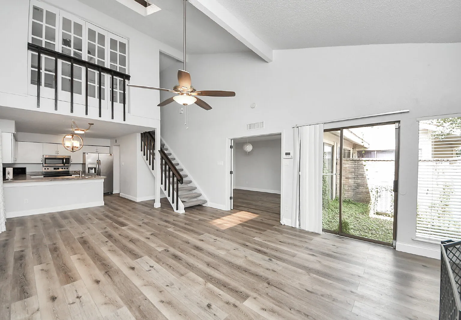 3 bed, 2.0 bath, 1320 sqft, $1,700 — Photo 3