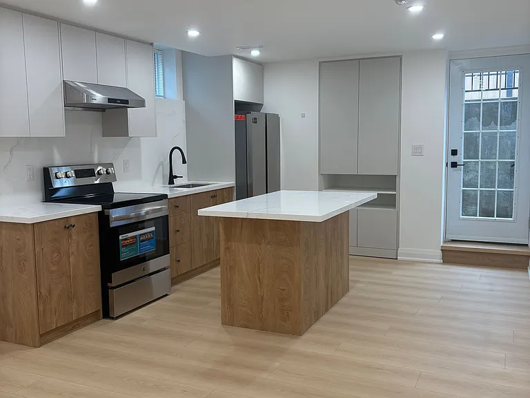 64 Charlotte Abby Dr #BASEMENT — Photo 8