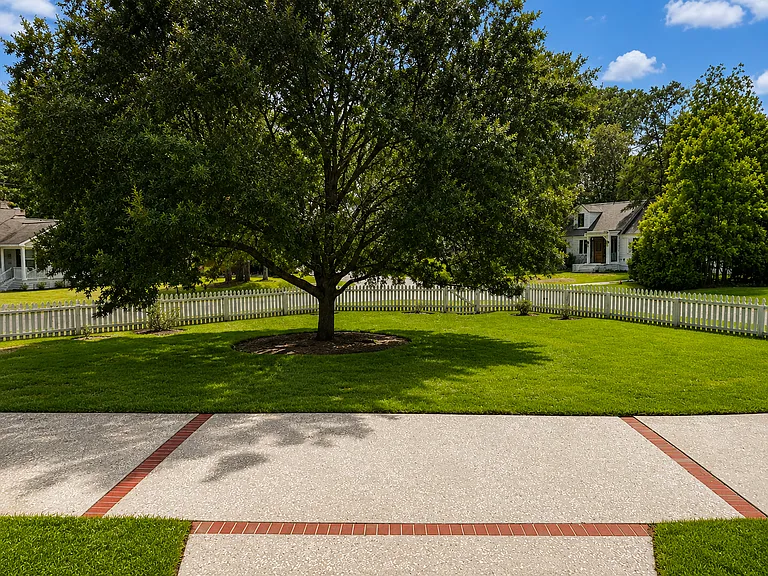 38 Noble Glen Dr — Photo 2