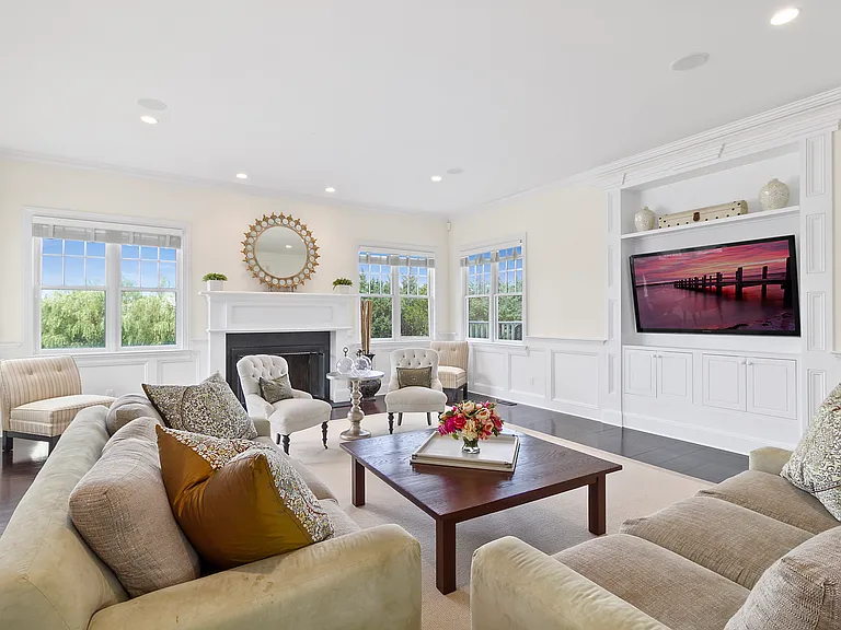 15 Hampton Close — Photo 4
