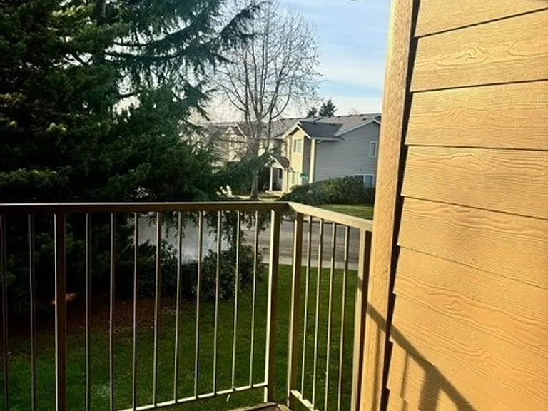 195-Santiam Village Apartments — Photo 11