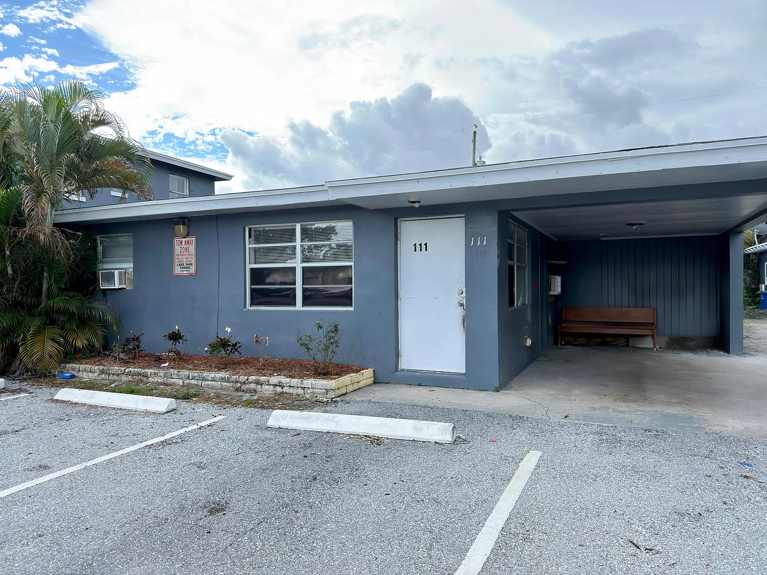 2 bed, 1.0 bath, 812 sqft, $1,800 — Photo 1