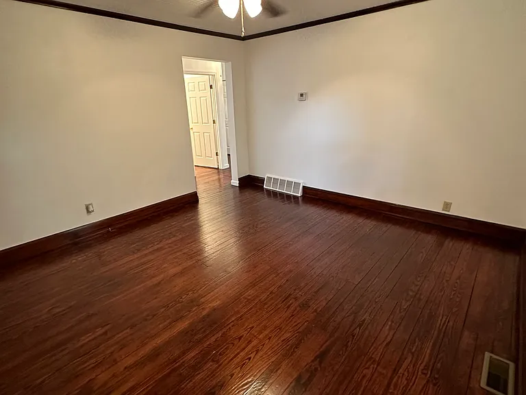 212 Eisenhower Dr — Photo 2