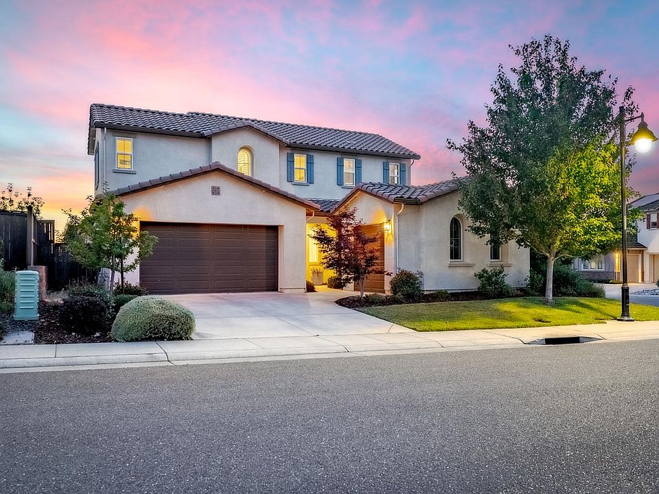 1st image of 800 Lazy Creek Dr