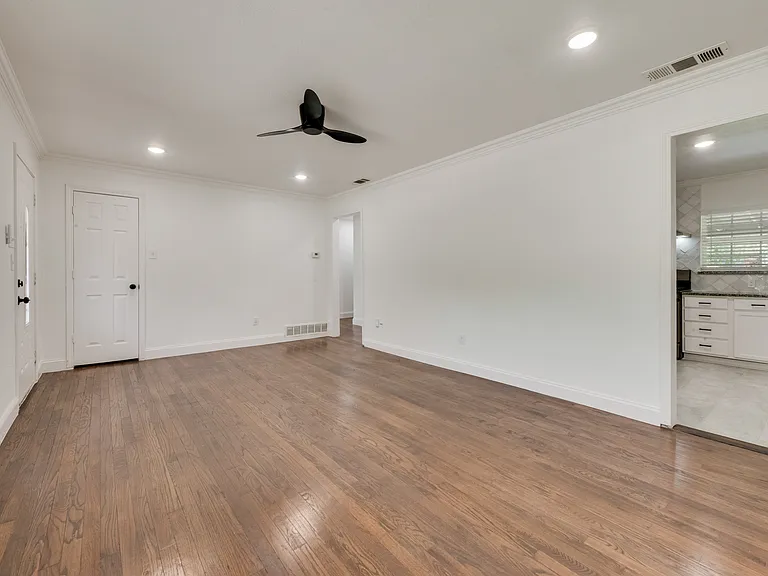 1104 Belvedere Dr — Photo 6