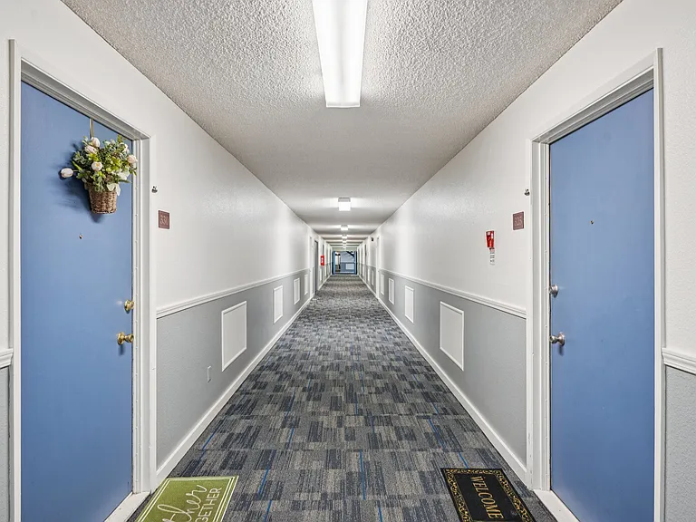 Georgetown Manor Apartments — Photo 29