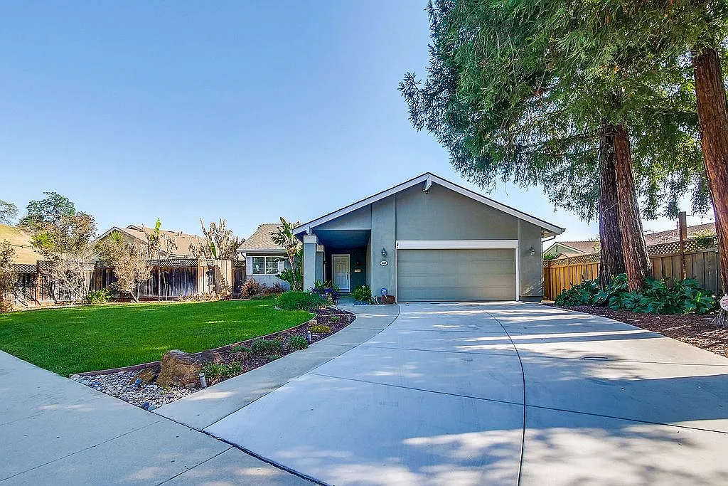 847 Colleen Dr photo 1