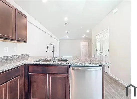 9233 Tacoma Ave — Photo 14