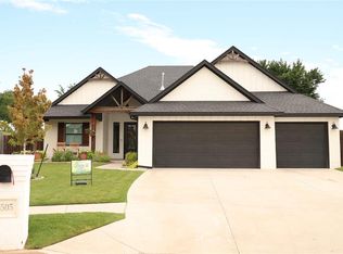 2505 SE 38th St, Moore, OK 73160