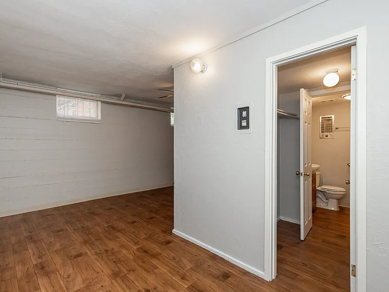 Skylark Apartments — Photo 37