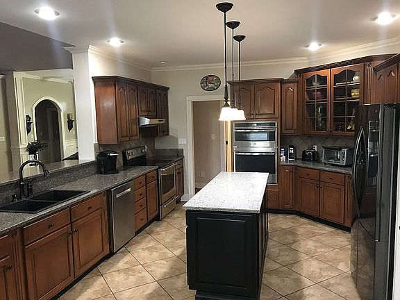 4th image of 709 Sovereign Dr