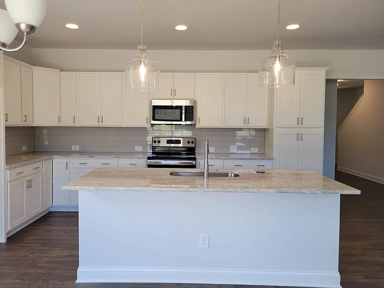 131 Lynnridge Dr — Photo 5