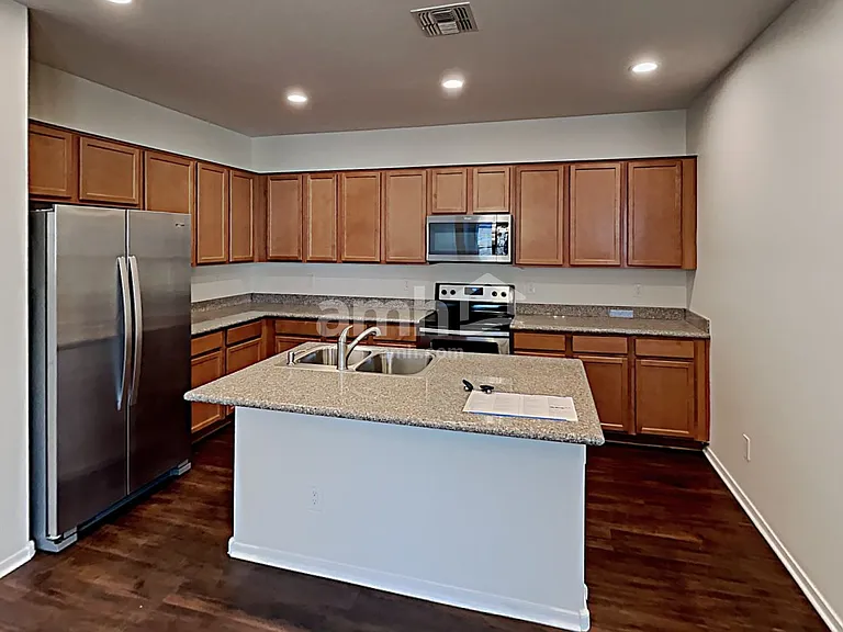 1688 E Primavera Way — Photo 8