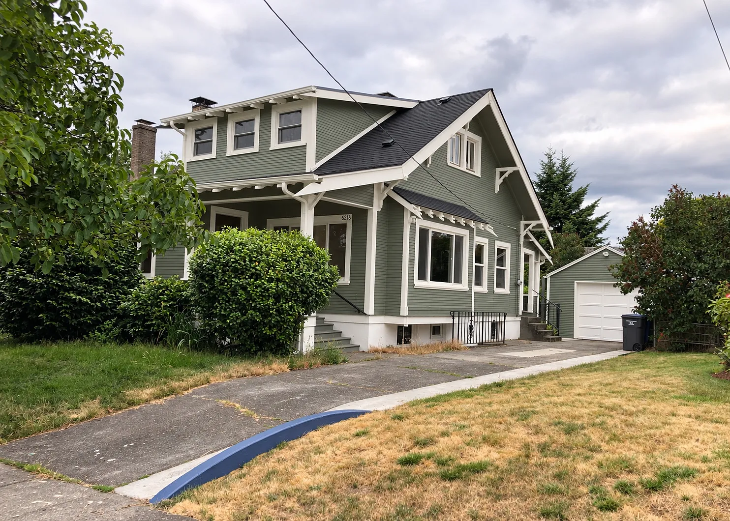 3 bed, 2400 sqft, $3,200 — Photo 1