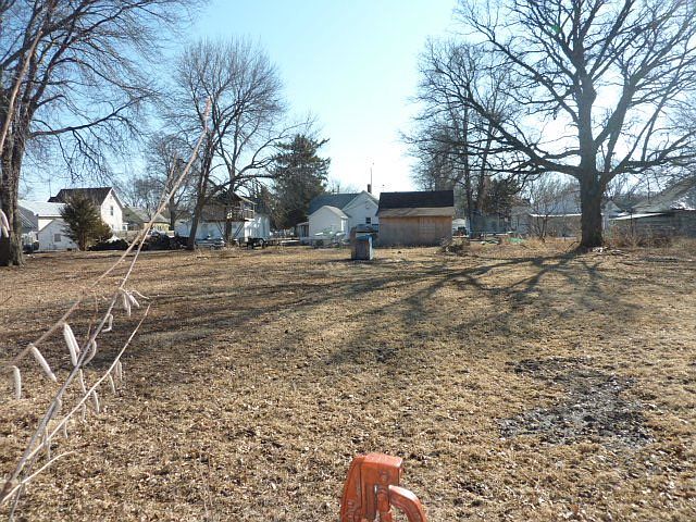 2nd image of 501 E 1st St