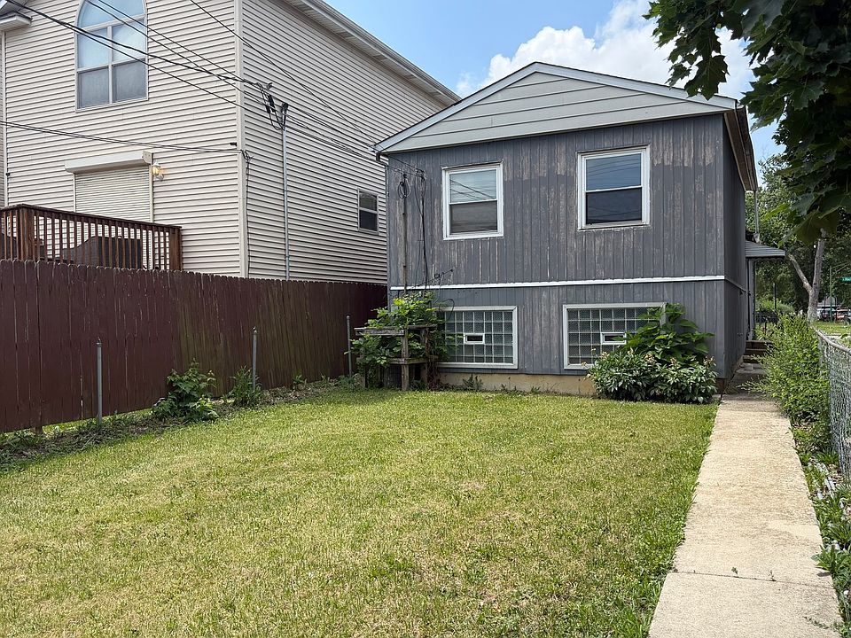2nd image of 9601 S Racine Ave