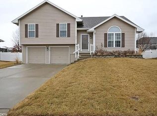 308 E 22nd Ter, Kearney, MO 64060