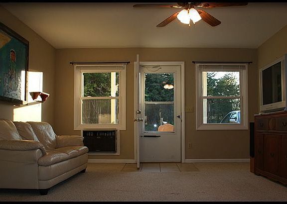 Living/family room & entry