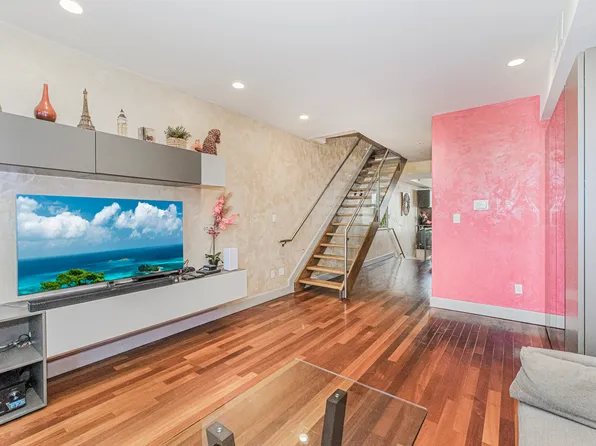 3116 Emmons Avenue image 3 of 26