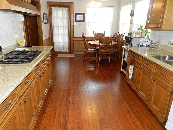 Update Kitchen with Granite Countertops & Rich Wood Laminate Flooring+ Gas Cooking
