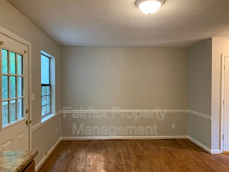 1427 Cherrycrest Dr — Photo 11