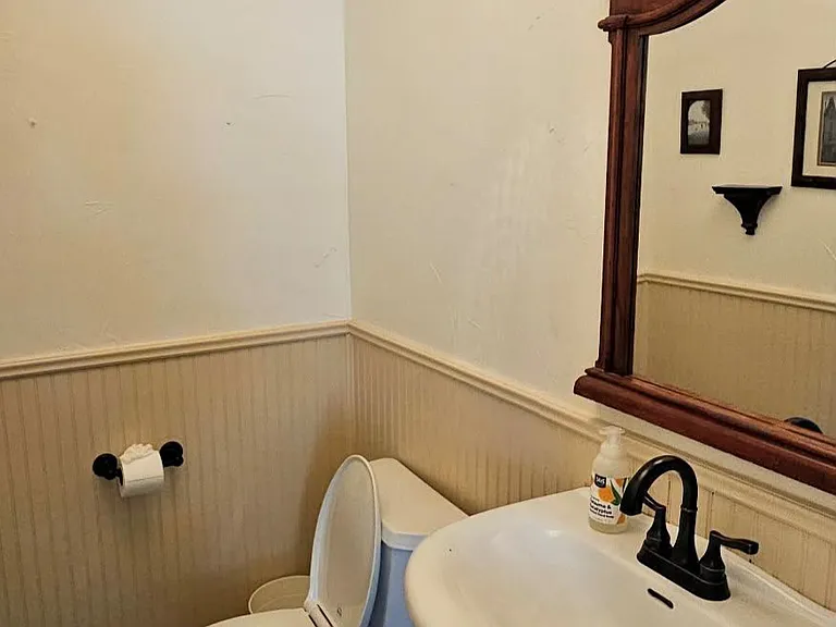 Powder bath downstairs