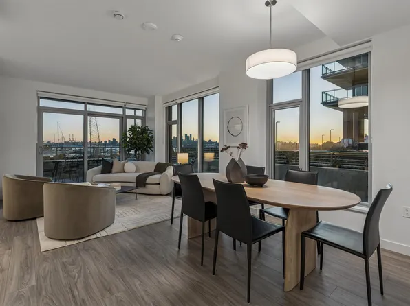 755 Harbourside Dr #Townhouse 112, North Vancouver, BC V7P 3R7