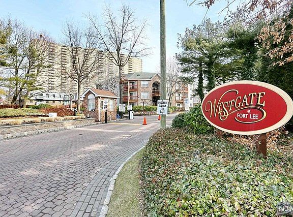 2nd image of 274 Village Circle Dr #1208