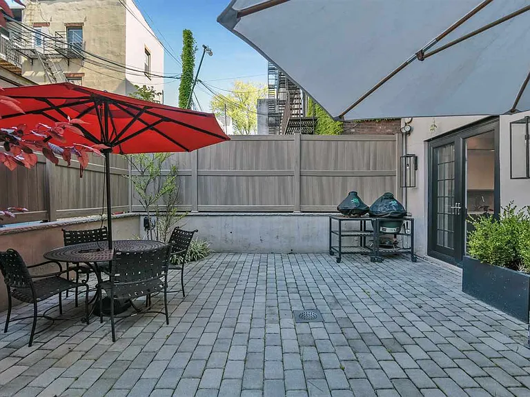 808 Washington St #GARDEN LEVEL — Photo 17