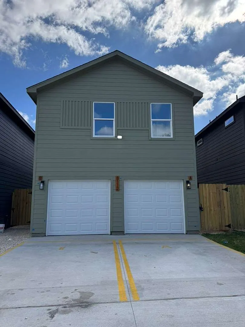 Brand-New Duplex for Rent 3 Bed | 3.5 Bath — Photo 2