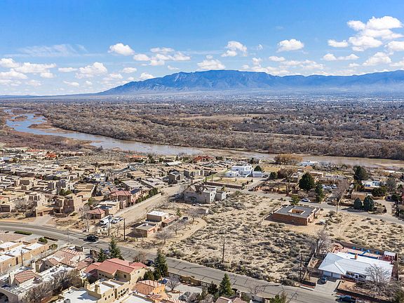 4th image of Alamogordo Dr NW