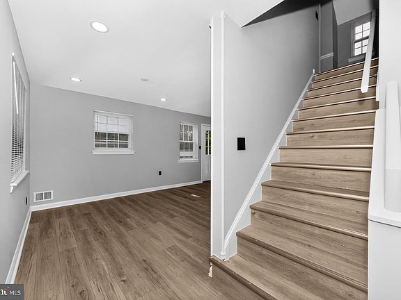 4th image of 2416 Lake Ave