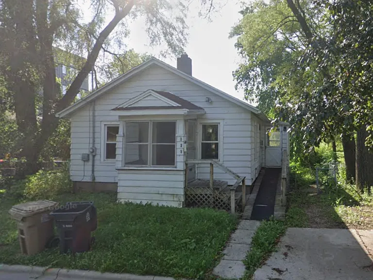 131 N Fair Oaks Ave — Photo 1