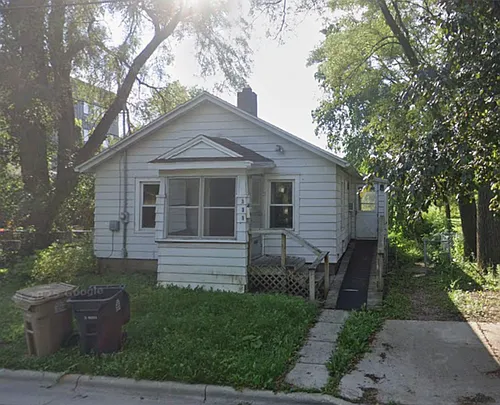 131 N Fair Oaks Ave Photo 1