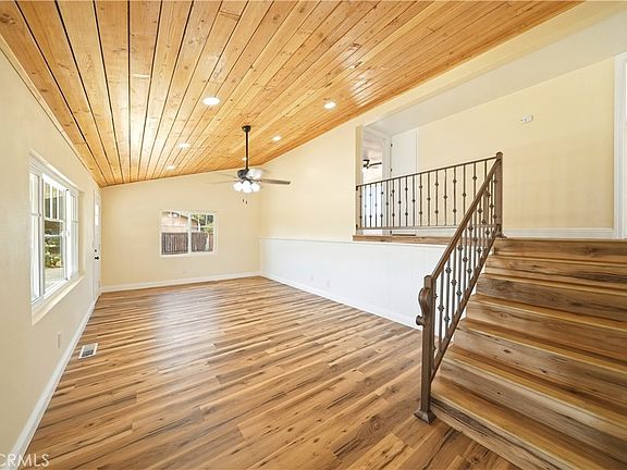 5th image of 11498 Shahaptain Ave