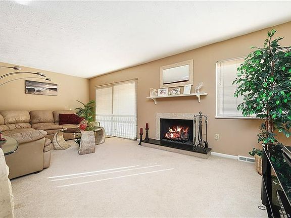 2nd image of 101 Williamsburg Ln
